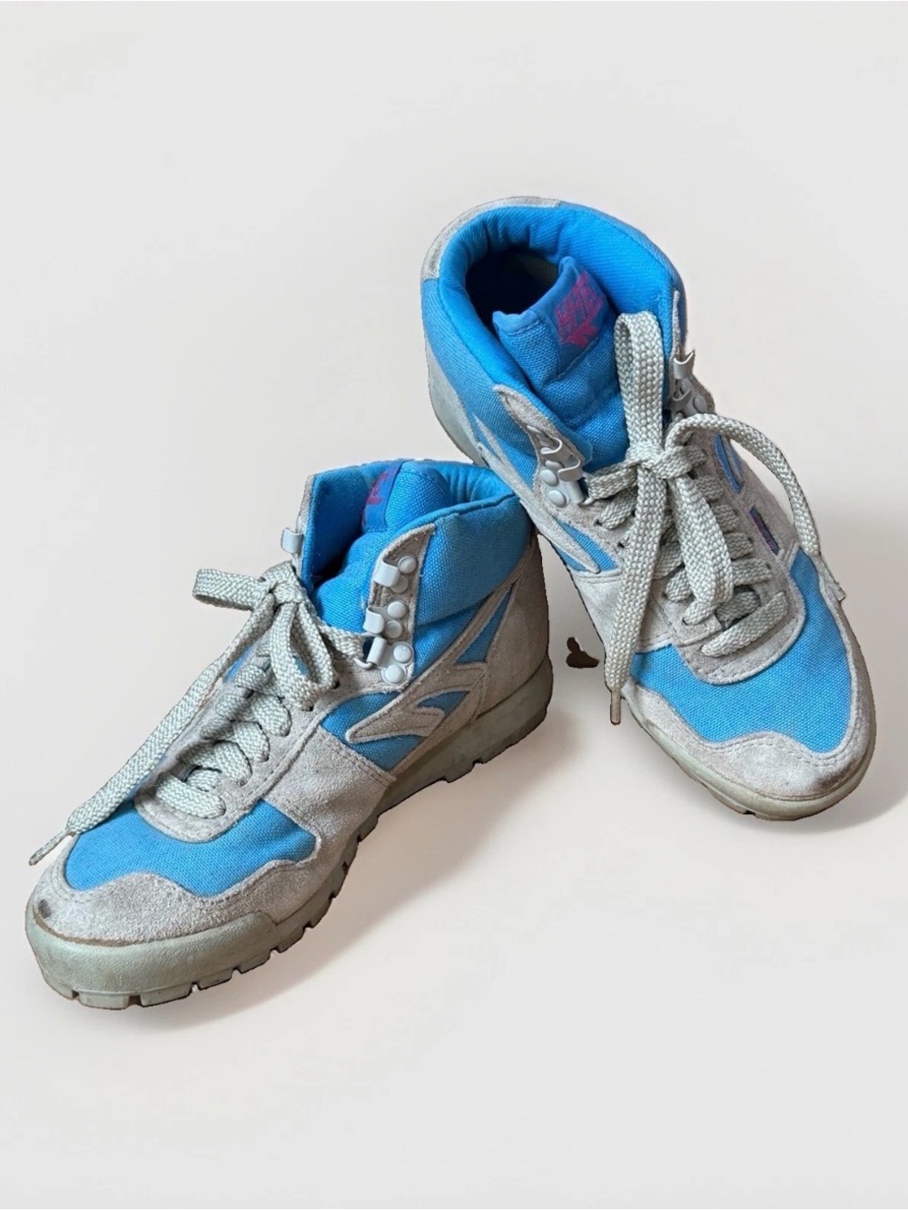 Hi-Tec Lady Lite Sky Blue and Light Gray Lace-Up High-Top Retro Boots Size 7.5